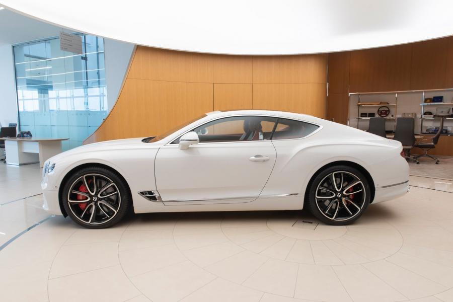  Bentley Continental GT W12 2020 года  (UAE) (фото 3 из 10)